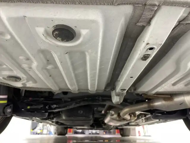 トヨタ ヴォクシー S－Z 愛知県 2023(令5)年 3.9万km ホワイトパールクリスタルシャイン 禁煙車/純正10.5インチナビ/（AppleCare/AndroidAuto/フルセグTV/Bluetooth)/全方位カメラ/トヨタセーフティセンス/・レーダークルーズコントロール/・衝突被害軽減ブレーキ/・レーンキープアシスト/・オートマチックハイビーム/ブラインドスポットモニター/前後ドライブレコーダー/ETC2.0/快適利便パッケージ/・ハンズフリーパワースライドドア/・パワーバックドア/・ナノイーX/・ステアリングヒーター/・シートヒーター/・オットマン/ハーフレザーシート/両側パワースライドドア/パワーバックドア/LEDヘッドライト/フロントフォグランプ/純正アルミホイール/純正フロアマット/スマートキー/スペアキー有/プッシュスタート/電動格納ミラー/横滑り防止装置