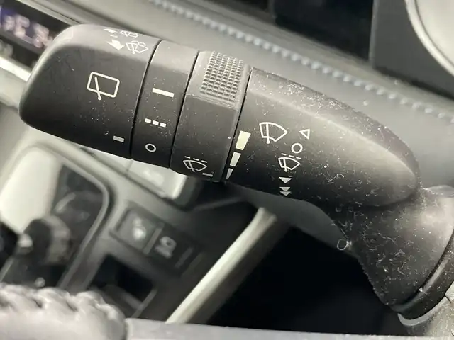 トヨタ ヴォクシー S－Z 愛知県 2023(令5)年 3.9万km ホワイトパールクリスタルシャイン 禁煙車/純正10.5インチナビ/（AppleCare/AndroidAuto/フルセグTV/Bluetooth)/全方位カメラ/トヨタセーフティセンス/・レーダークルーズコントロール/・衝突被害軽減ブレーキ/・レーンキープアシスト/・オートマチックハイビーム/ブラインドスポットモニター/前後ドライブレコーダー/ETC2.0/快適利便パッケージ/・ハンズフリーパワースライドドア/・パワーバックドア/・ナノイーX/・ステアリングヒーター/・シートヒーター/・オットマン/ハーフレザーシート/両側パワースライドドア/パワーバックドア/LEDヘッドライト/フロントフォグランプ/純正アルミホイール/純正フロアマット/スマートキー/スペアキー有/プッシュスタート/電動格納ミラー/横滑り防止装置