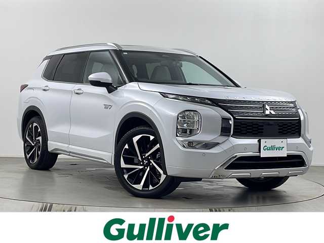 三菱 アウトランダー ＰＨＥＶ P 埼玉県 2023(令5)年 1.7万km ホワイトダイヤモンド 純正ディズプレイオーディオナビ/プレミアムサウンドBOSE/ワイヤレス充電器/ヘッドアップディスプレイ/ブラインドスポットモニター/電動リアゲート/レーダークルーズコントロール/サンルーフ/シートヒーター/パワーシート/４WD