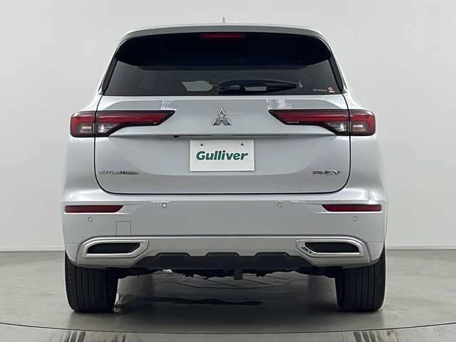 三菱 アウトランダー ＰＨＥＶ P 埼玉県 2023(令5)年 1.7万km ホワイトダイヤモンド 純正ディズプレイオーディオナビ/プレミアムサウンドBOSE/ワイヤレス充電器/ヘッドアップディスプレイ/ブラインドスポットモニター/電動リアゲート/レーダークルーズコントロール/サンルーフ/シートヒーター/パワーシート/４WD