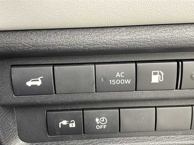 三菱 アウトランダー ＰＨＥＶ P 埼玉県 2023(令5)年 1.7万km ホワイトダイヤモンド 純正ディズプレイオーディオナビ/プレミアムサウンドBOSE/ワイヤレス充電器/ヘッドアップディスプレイ/ブラインドスポットモニター/電動リアゲート/レーダークルーズコントロール/サンルーフ/シートヒーター/パワーシート/４WD