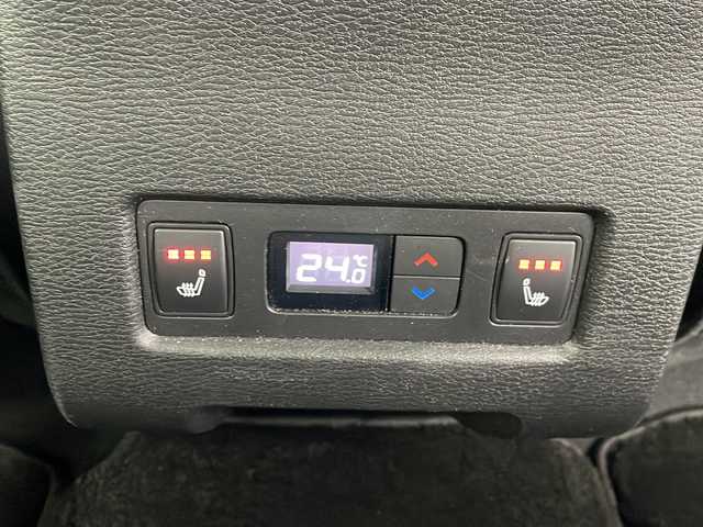 三菱 アウトランダー ＰＨＥＶ P 埼玉県 2023(令5)年 1.7万km ホワイトダイヤモンド 純正ディズプレイオーディオナビ/プレミアムサウンドBOSE/ワイヤレス充電器/ヘッドアップディスプレイ/ブラインドスポットモニター/電動リアゲート/レーダークルーズコントロール/サンルーフ/シートヒーター/パワーシート/４WD
