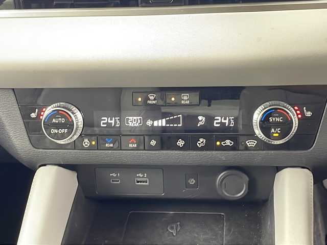 三菱 アウトランダー ＰＨＥＶ P 埼玉県 2023(令5)年 1.7万km ホワイトダイヤモンド 純正ディズプレイオーディオナビ/プレミアムサウンドBOSE/ワイヤレス充電器/ヘッドアップディスプレイ/ブラインドスポットモニター/電動リアゲート/レーダークルーズコントロール/サンルーフ/シートヒーター/パワーシート/４WD