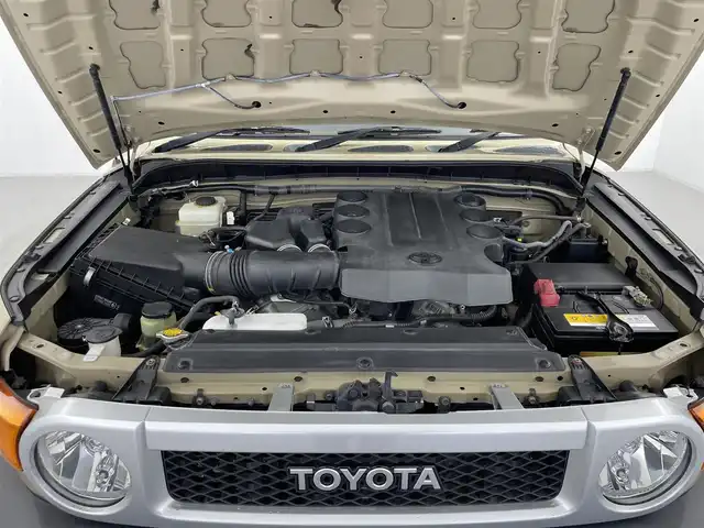 トヨタ ＦＪクルーザー 群馬県 2014(平26)年 8.6万km ベージュ/ホワイト ナビ　フルセグ　Ｂｌｕｅｔｏｏｔｈ　バックカメラ　前後ドライブレコーダー　ＥＴＣ　純正フロアマット　フロントフォグランプ　ＬＥＤヘッドライト　純正アルミホイール１７インチ　コーナーセンサー　禁煙車