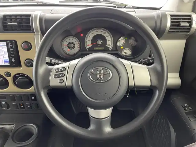 トヨタ ＦＪクルーザー 群馬県 2014(平26)年 8.6万km ベージュ/ホワイト ナビ　フルセグ　Ｂｌｕｅｔｏｏｔｈ　バックカメラ　前後ドライブレコーダー　ＥＴＣ　純正フロアマット　フロントフォグランプ　ＬＥＤヘッドライト　純正アルミホイール１７インチ　コーナーセンサー　禁煙車