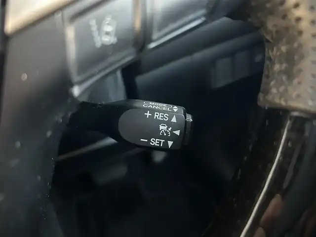 トヨタ ハリアー プレミアム スタイルモーヴ 愛知県 2015(平27)年 8.4万km スパークリングブラックパールクリスタルシャイン /パノラマルーフ//ALPINEナビ//フルセグTV//AM/FM/CD/DVD/SD/TV/BT//バックカメラ//ビルトインETC//フロントドライブレコーダー//レーダークルーズコントロール//横滑り防止装置//レーンアシスト//プリクラッシュセーフティ//電動リアゲート//インテリジェントクリアランスソナー//アイドリングストップ//ステアスイッチ//パワーシート(D/N)//シートヒーター(D/N)//メモリーシート(D)//オートリトラミラー//純正LEDオートライト//オートハイビーム//フロントフォグランプ//純正１８インチアルミホイール//純正ドアバイザー//純正フロアマット//ISOFIX//イモビライザー//社外レーダー//ダブル/サイド/カーテンエアバッグ//スマートキー//スペアキー１本//取扱説明書//ナビ取扱説明書//保証書//記録簿(H28/H29/R1)