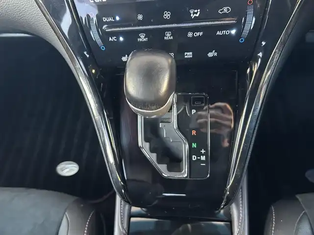 トヨタ ハリアー プレミアム スタイルモーヴ 愛知県 2015(平27)年 8.4万km スパークリングブラックパールクリスタルシャイン /パノラマルーフ//ALPINEナビ//フルセグTV//AM/FM/CD/DVD/SD/TV/BT//バックカメラ//ビルトインETC//フロントドライブレコーダー//レーダークルーズコントロール//横滑り防止装置//レーンアシスト//プリクラッシュセーフティ//電動リアゲート//インテリジェントクリアランスソナー//アイドリングストップ//ステアスイッチ//パワーシート(D/N)//シートヒーター(D/N)//メモリーシート(D)//オートリトラミラー//純正LEDオートライト//オートハイビーム//フロントフォグランプ//純正１８インチアルミホイール//純正ドアバイザー//純正フロアマット//ISOFIX//イモビライザー//社外レーダー//ダブル/サイド/カーテンエアバッグ//スマートキー//スペアキー１本//取扱説明書//ナビ取扱説明書//保証書//記録簿(H28/H29/R1)