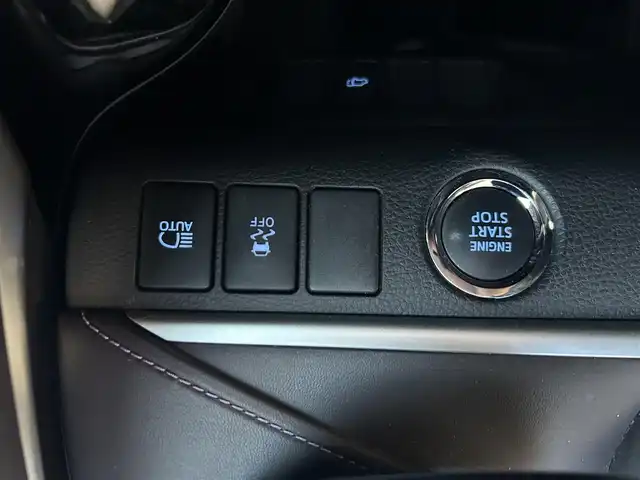 トヨタ ハリアー プレミアム スタイルモーヴ 愛知県 2015(平27)年 8.4万km スパークリングブラックパールクリスタルシャイン /パノラマルーフ//ALPINEナビ//フルセグTV//AM/FM/CD/DVD/SD/TV/BT//バックカメラ//ビルトインETC//フロントドライブレコーダー//レーダークルーズコントロール//横滑り防止装置//レーンアシスト//プリクラッシュセーフティ//電動リアゲート//インテリジェントクリアランスソナー//アイドリングストップ//ステアスイッチ//パワーシート(D/N)//シートヒーター(D/N)//メモリーシート(D)//オートリトラミラー//純正LEDオートライト//オートハイビーム//フロントフォグランプ//純正１８インチアルミホイール//純正ドアバイザー//純正フロアマット//ISOFIX//イモビライザー//社外レーダー//ダブル/サイド/カーテンエアバッグ//スマートキー//スペアキー１本//取扱説明書//ナビ取扱説明書//保証書//記録簿(H28/H29/R1)