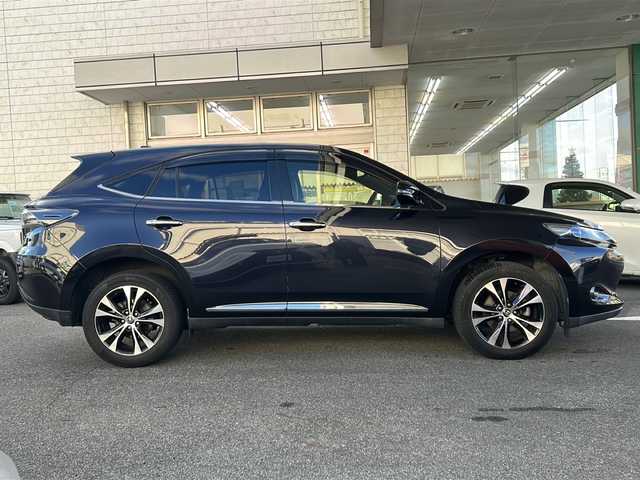 トヨタ ハリアー プレミアム スタイルモーヴ 愛知県 2015(平27)年 8.4万km スパークリングブラックパールクリスタルシャイン /パノラマルーフ//ALPINEナビ//フルセグTV//AM/FM/CD/DVD/SD/TV/BT//バックカメラ//ビルトインETC//フロントドライブレコーダー//レーダークルーズコントロール//横滑り防止装置//レーンアシスト//プリクラッシュセーフティ//電動リアゲート//インテリジェントクリアランスソナー//アイドリングストップ//ステアスイッチ//パワーシート(D/N)//シートヒーター(D/N)//メモリーシート(D)//オートリトラミラー//純正LEDオートライト//オートハイビーム//フロントフォグランプ//純正１８インチアルミホイール//純正ドアバイザー//純正フロアマット//ISOFIX//イモビライザー//社外レーダー//ダブル/サイド/カーテンエアバッグ//スマートキー//スペアキー１本//取扱説明書//ナビ取扱説明書//保証書//記録簿(H28/H29/R1)