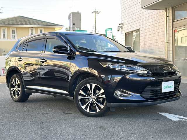 トヨタ ハリアー プレミアム スタイルモーヴ 愛知県 2015(平27)年 8.4万km スパークリングブラックパールクリスタルシャイン /パノラマルーフ//ALPINEナビ//フルセグTV//AM/FM/CD/DVD/SD/TV/BT//バックカメラ//ビルトインETC//ドライブレコーダー//レーダークルーズコントロール//横滑り防止装置//レーンアシスト//プリクラッシュセーフティ//電動リアゲート//インテリジェントクリアランスソナー//アイドリングストップ//ステアスイッチ//パワーシート(D/N)//シートヒーター(D/N)//メモリーシート(D)//オートリトラミラー//純正LEDオートライト//オートハイビーム//フロントフォグランプ//純正１８インチアルミホイール//純正ドアバイザー//純正フロアマット//ISOFIX//イモビライザー//社外レーダー//ダブル/サイド/カーテンエアバッグ//スマートキー//スペアキー１本//取扱説明書//ナビ取扱説明書//保証書//記録簿(H28/H29/R1)