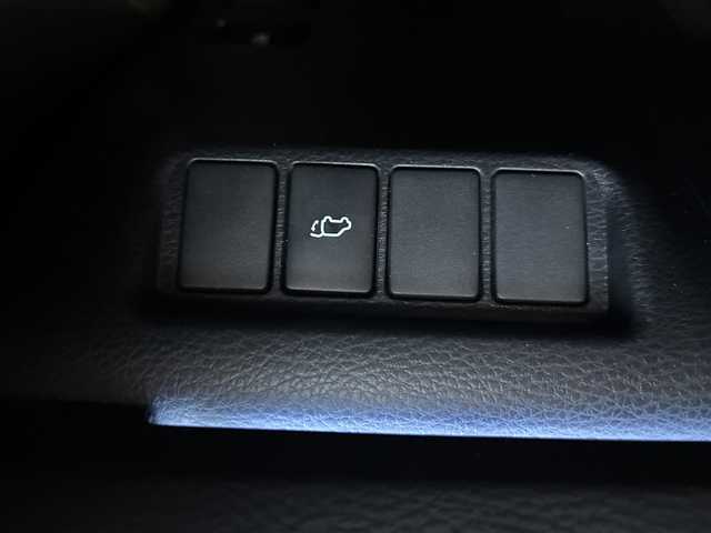 トヨタ ハリアー プレミアム スタイルモーヴ 愛知県 2015(平27)年 8.4万km スパークリングブラックパールクリスタルシャイン /パノラマルーフ//ALPINEナビ//フルセグTV//AM/FM/CD/DVD/SD/TV/BT//バックカメラ//ビルトインETC//ドライブレコーダー//レーダークルーズコントロール//横滑り防止装置//レーンアシスト//プリクラッシュセーフティ//電動リアゲート//インテリジェントクリアランスソナー//アイドリングストップ//ステアスイッチ//パワーシート(D/N)//シートヒーター(D/N)//メモリーシート(D)//オートリトラミラー//純正LEDオートライト//オートハイビーム//フロントフォグランプ//純正１８インチアルミホイール//純正ドアバイザー//純正フロアマット//ISOFIX//イモビライザー//社外レーダー//ダブル/サイド/カーテンエアバッグ//スマートキー//スペアキー１本//取扱説明書//ナビ取扱説明書//保証書//記録簿(H28/H29/R1)