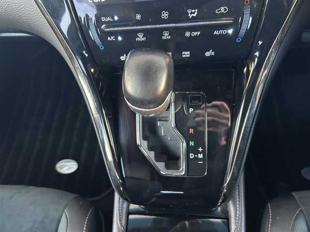 トヨタ ハリアー プレミアム スタイルモーヴ 愛知県 2015(平27)年 8.4万km スパークリングブラックパールクリスタルシャイン /パノラマルーフ//ALPINEナビ//フルセグTV//AM/FM/CD/DVD/SD/TV/BT//バックカメラ//ビルトインETC//ドライブレコーダー//レーダークルーズコントロール//横滑り防止装置//レーンアシスト//プリクラッシュセーフティ//電動リアゲート//インテリジェントクリアランスソナー//アイドリングストップ//ステアスイッチ//パワーシート(D/N)//シートヒーター(D/N)//メモリーシート(D)//オートリトラミラー//純正LEDオートライト//オートハイビーム//フロントフォグランプ//純正１８インチアルミホイール//純正ドアバイザー//純正フロアマット//ISOFIX//イモビライザー//社外レーダー//ダブル/サイド/カーテンエアバッグ//スマートキー//スペアキー１本//取扱説明書//ナビ取扱説明書//保証書//記録簿(H28/H29/R1)