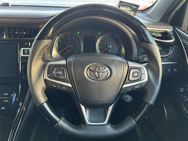 トヨタ ハリアー プレミアム スタイルモーヴ 愛知県 2015(平27)年 8.4万km スパークリングブラックパールクリスタルシャイン /パノラマルーフ//ALPINEナビ//フルセグTV//AM/FM/CD/DVD/SD/TV/BT//バックカメラ//ビルトインETC//ドライブレコーダー//レーダークルーズコントロール//横滑り防止装置//レーンアシスト//プリクラッシュセーフティ//電動リアゲート//インテリジェントクリアランスソナー//アイドリングストップ//ステアスイッチ//パワーシート(D/N)//シートヒーター(D/N)//メモリーシート(D)//オートリトラミラー//純正LEDオートライト//オートハイビーム//フロントフォグランプ//純正１８インチアルミホイール//純正ドアバイザー//純正フロアマット//ISOFIX//イモビライザー//社外レーダー//ダブル/サイド/カーテンエアバッグ//スマートキー//スペアキー１本//取扱説明書//ナビ取扱説明書//保証書//記録簿(H28/H29/R1)