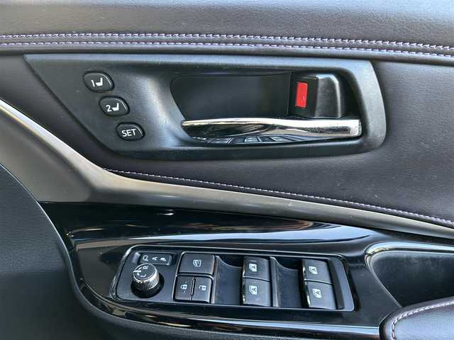 トヨタ ハリアー プレミアム スタイルモーヴ 愛知県 2015(平27)年 8.4万km スパークリングブラックパールクリスタルシャイン /パノラマルーフ//ALPINEナビ//フルセグTV//AM/FM/CD/DVD/SD/TV/BT//バックカメラ//ビルトインETC//ドライブレコーダー//レーダークルーズコントロール//横滑り防止装置//レーンアシスト//プリクラッシュセーフティ//電動リアゲート//インテリジェントクリアランスソナー//アイドリングストップ//ステアスイッチ//パワーシート(D/N)//シートヒーター(D/N)//メモリーシート(D)//オートリトラミラー//純正LEDオートライト//オートハイビーム//フロントフォグランプ//純正１８インチアルミホイール//純正ドアバイザー//純正フロアマット//ISOFIX//イモビライザー//社外レーダー//ダブル/サイド/カーテンエアバッグ//スマートキー//スペアキー１本//取扱説明書//ナビ取扱説明書//保証書//記録簿(H28/H29/R1)