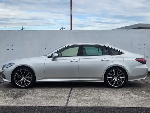 トヨタ クラウン ハイブリッド S Cパッケージ 宮城県 2018(平30)年 1.8万km プレシャスシルバー 〇純正8インチナビ/〇フルセグTV/〇バックカメラ/〇ビルトインETC2.0/〇ドライブレコーダー/〇レーダークルーズコントロール/〇コーナーセンサー/〇トヨタセーフティセンス/〇ブラインドスポットモニター/〇LEDヘッドランプ/〇オートライト/〇ヘッドアップディスプレイ/〇革巻きステアリングホイール/〇ファブリックシート/〇シートヒーター/パワーシート/〇純正ホイール社内積み込み/〇社外20インチアルミホイール/〇スマートエントリー/スタートシステム/〇スペアキー/〇禁煙車