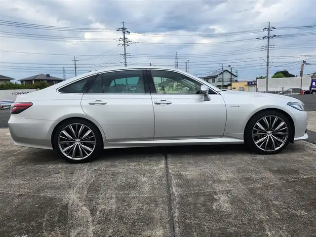 トヨタ クラウン ハイブリッド S Cパッケージ 宮城県 2018(平30)年 1.8万km プレシャスシルバー 〇純正8インチナビ/〇フルセグTV/〇バックカメラ/〇ビルトインETC2.0/〇ドライブレコーダー/〇レーダークルーズコントロール/〇コーナーセンサー/〇トヨタセーフティセンス/〇ブラインドスポットモニター/〇LEDヘッドランプ/〇オートライト/〇ヘッドアップディスプレイ/〇革巻きステアリングホイール/〇ファブリックシート/〇シートヒーター/パワーシート/〇純正ホイール社内積み込み/〇社外20インチアルミホイール/〇スマートエントリー/スタートシステム/〇スペアキー/〇禁煙車