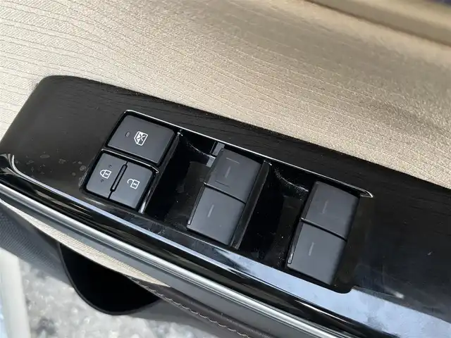 トヨタ クラウン ハイブリッド S Cパッケージ 宮城県 2018(平30)年 1.9万km プレシャスシルバー 登録時走行距離18140km/純正8インチナビ/フルセグTV/バックカメラ/ビルトインETC2.0/ドライブレコーダー/レーダークルーズコントロール/コーナーセンサー/トヨタセーフティセンス/ブラインドスポットモニター/LEDヘッドランプ/オートライト/ヘッドアップディスプレイ/革巻きステアリングホイール/ファブリックシート/シートヒーター/パワーシート/社外20インチアルミホイール/スマートエントリー/スタートシステム/スペアキー/禁煙車