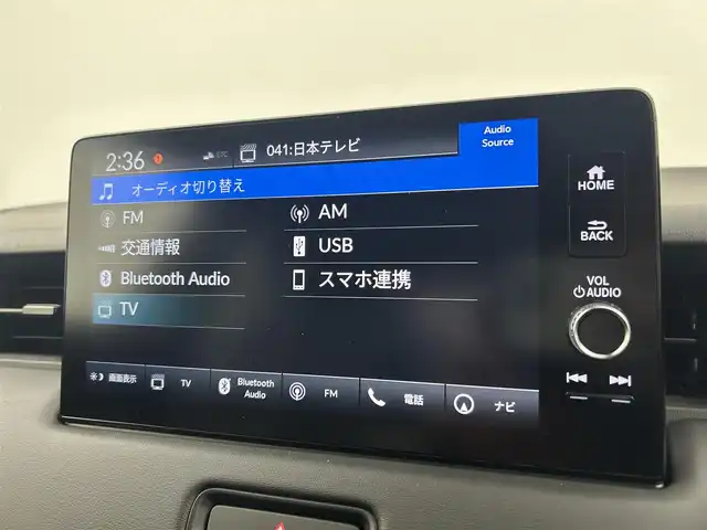 ホンダ ヴェゼル ハイブリッド e:HEV Z 千葉県 2025(令7)年 0.1千km プラチナホワイトパール 登録済未使用車/ホンダセンシング/・路外逸脱抑制機能/・標識認識機能/・車線維持支援システム/・ブラインドスポットインフォメーション/・誤発進抑制機能/・急アクセル抑制機能/・パーキングセンサーシステム/・レーダークルーズコントロール/パワーバックドア/純正９インチディスプレイオーディオ/・USB/Bluetooth/Apple CarPlay/Android Auto/フルセグTV/・バックカメラ/・ビルトインETC２.０/・置くだけ充電/革巻きステアリング/・ステアリングスイッチ/・ステアリングヒーター/・パドルシフト/ハーフレザーシート/・DNシートヒーター/左右独立エアコン/電子パーキング/・ブレーキホールド/純正１８インチAW/オートライト/・LEDヘッドライト/・LEDフォグランプ