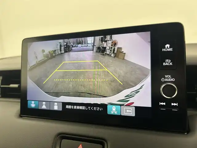 ホンダ ヴェゼル ハイブリッド e:HEV Z 千葉県 2025(令7)年 0.1千km プラチナホワイトパール 登録済未使用車/ホンダセンシング/・路外逸脱抑制機能/・標識認識機能/・車線維持支援システム/・ブラインドスポットインフォメーション/・誤発進抑制機能/・急アクセル抑制機能/・パーキングセンサーシステム/・レーダークルーズコントロール/パワーバックドア/純正９インチディスプレイオーディオ/・USB/Bluetooth/Apple CarPlay/Android Auto/フルセグTV/・バックカメラ/・ビルトインETC２.０/・置くだけ充電/革巻きステアリング/・ステアリングスイッチ/・ステアリングヒーター/・パドルシフト/ハーフレザーシート/・DNシートヒーター/左右独立エアコン/電子パーキング/・ブレーキホールド/純正１８インチAW/オートライト/・LEDヘッドライト/・LEDフォグランプ