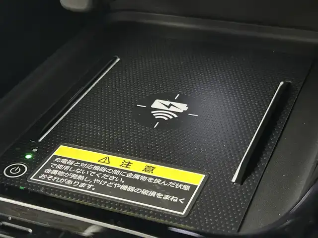 ホンダ ヴェゼル ハイブリッド e:HEV Z 千葉県 2025(令7)年 0.1千km プラチナホワイトパール 登録済未使用車/ホンダセンシング/・路外逸脱抑制機能/・標識認識機能/・車線維持支援システム/・ブラインドスポットインフォメーション/・誤発進抑制機能/・急アクセル抑制機能/・パーキングセンサーシステム/・レーダークルーズコントロール/パワーバックドア/純正９インチディスプレイオーディオ/・USB/Bluetooth/Apple CarPlay/Android Auto/フルセグTV/・バックカメラ/・ビルトインETC２.０/・置くだけ充電/革巻きステアリング/・ステアリングスイッチ/・ステアリングヒーター/・パドルシフト/ハーフレザーシート/・DNシートヒーター/左右独立エアコン/電子パーキング/・ブレーキホールド/純正１８インチAW/オートライト/・LEDヘッドライト/・LEDフォグランプ