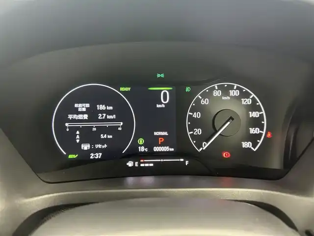 ホンダ ヴェゼル ハイブリッド e:HEV Z 千葉県 2025(令7)年 0.1千km プラチナホワイトパール 登録済未使用車/ホンダセンシング/・路外逸脱抑制機能/・標識認識機能/・車線維持支援システム/・ブラインドスポットインフォメーション/・誤発進抑制機能/・急アクセル抑制機能/・パーキングセンサーシステム/・レーダークルーズコントロール/パワーバックドア/純正９インチディスプレイオーディオ/・USB/Bluetooth/Apple CarPlay/Android Auto/フルセグTV/・バックカメラ/・ビルトインETC２.０/・置くだけ充電/革巻きステアリング/・ステアリングスイッチ/・ステアリングヒーター/・パドルシフト/ハーフレザーシート/・DNシートヒーター/左右独立エアコン/電子パーキング/・ブレーキホールド/純正１８インチAW/オートライト/・LEDヘッドライト/・LEDフォグランプ