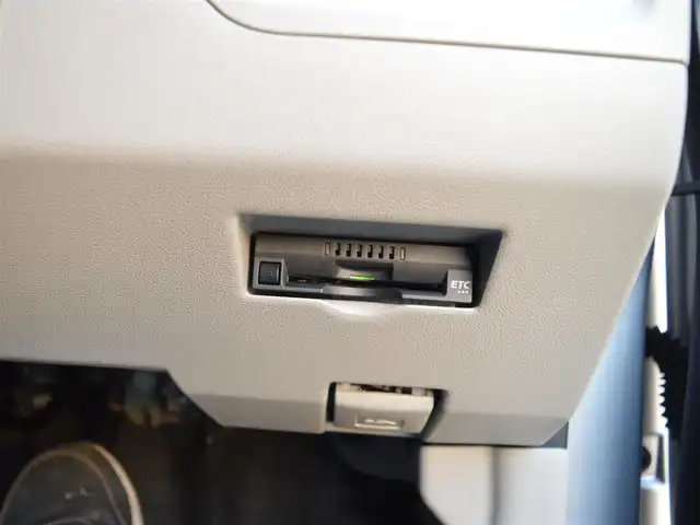 トヨタ パッソ X 栃木県 2023(令5)年 1.4万km ブライトシルバーM ワンオーナー/スマートアシスト/(衝突警報機能/衝突回避支援ブレーキ機能/誤発進抑制制御機能/車線逸脱警報/先行車発進お知らせ機能/オートハイビーム)/坂道発進補助機能/社外ポータブルナビ/(ワンセグ/AM/FM)/社外オーディオ/(CD/BT)/ビルトインETC/コーナーセンサー/オートライト/スマートスペアキー/取扱説明書