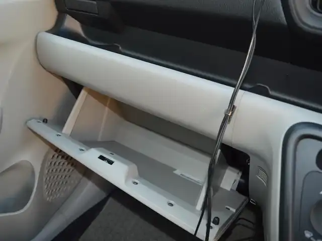 トヨタ パッソ X 栃木県 2023(令5)年 1.4万km ブライトシルバーM ワンオーナー/スマートアシスト/(衝突警報機能/衝突回避支援ブレーキ機能/誤発進抑制制御機能/車線逸脱警報/先行車発進お知らせ機能/オートハイビーム)/坂道発進補助機能/社外ポータブルナビ/(ワンセグ/AM/FM)/社外オーディオ/(CD/BT)/ビルトインETC/コーナーセンサー/オートライト/スマートスペアキー/取扱説明書