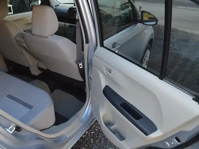 トヨタ パッソ X 栃木県 2023(令5)年 1.4万km ブライトシルバーM ワンオーナー/スマートアシスト/(衝突警報機能/衝突回避支援ブレーキ機能/誤発進抑制制御機能/車線逸脱警報/先行車発進お知らせ機能/オートハイビーム)/坂道発進補助機能/社外ポータブルナビ/(ワンセグ/AM/FM)/社外オーディオ/(CD/BT)/ビルトインETC/コーナーセンサー/オートライト/スマートスペアキー/取扱説明書