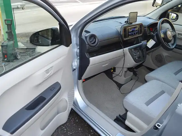 トヨタ パッソ X 栃木県 2023(令5)年 1.4万km ブライトシルバーM ワンオーナー/スマートアシスト/(衝突警報機能/衝突回避支援ブレーキ機能/誤発進抑制制御機能/車線逸脱警報/先行車発進お知らせ機能/オートハイビーム)/坂道発進補助機能/社外ポータブルナビ/(ワンセグ/AM/FM)/社外オーディオ/(CD/BT)/ビルトインETC/コーナーセンサー/オートライト/スマートスペアキー/取扱説明書