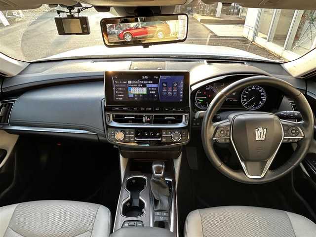 トヨタ クラウン ハイブリッド G－エグゼクティブ Four 福井県 2021(令3)年 8万km プレシャスホワイトパール 4WD/純正12.3型ナビ/フルセグTV/パノラミックビューモニター/ビルトインETC2.0/純正ドライブレコーダー/レーダークルーズコントロール/クリアランスソナー/セーフティセンス/・衝突被害軽減ブレーキ/・車線逸脱防止支援/・アダプティブハイビーム/・標識認識/・先行車発進告知機能/・ドライバー異常時対応システム/ブラインドスポットモニター/パーキングサポートブレーキ/デジタルインナーミラー/3眼LEDヘッドランプ/デュアルオートエアコン/革巻きステアリング/ステアリングヒーター/純正OPグレー革シート/全席パワーシート/シートヒーター/前席シートベンチレーション/運転席ポジションメモリー/純正18インチアルミホイール/スマートキー/プッシュエンジンスタート/禁煙車