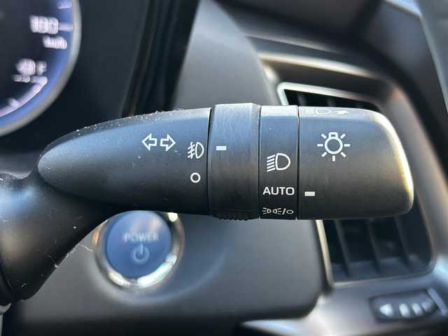 トヨタ クラウン ハイブリッド G－エグゼクティブ Four 福井県 2021(令3)年 8万km プレシャスホワイトパール 4WD/純正12.3型ナビ/フルセグTV/パノラミックビューモニター/ビルトインETC2.0/純正ドライブレコーダー/レーダークルーズコントロール/クリアランスソナー/セーフティセンス/・衝突被害軽減ブレーキ/・車線逸脱防止支援/・アダプティブハイビーム/・標識認識/・先行車発進告知機能/・ドライバー異常時対応システム/ブラインドスポットモニター/パーキングサポートブレーキ/デジタルインナーミラー/3眼LEDヘッドランプ/デュアルオートエアコン/革巻きステアリング/ステアリングヒーター/純正OPグレー革シート/全席パワーシート/シートヒーター/前席シートベンチレーション/運転席ポジションメモリー/純正18インチアルミホイール/スマートキー/プッシュエンジンスタート/禁煙車