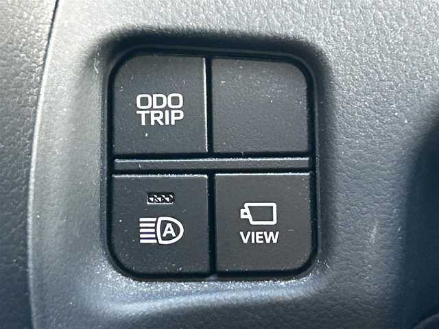 トヨタ クラウン ハイブリッド G－エグゼクティブ Four 福井県 2021(令3)年 8万km プレシャスホワイトパール 4WD/純正12.3型ナビ/フルセグTV/パノラミックビューモニター/ビルトインETC2.0/純正ドライブレコーダー/レーダークルーズコントロール/クリアランスソナー/セーフティセンス/・衝突被害軽減ブレーキ/・車線逸脱防止支援/・アダプティブハイビーム/・標識認識/・先行車発進告知機能/・ドライバー異常時対応システム/ブラインドスポットモニター/パーキングサポートブレーキ/デジタルインナーミラー/3眼LEDヘッドランプ/デュアルオートエアコン/革巻きステアリング/ステアリングヒーター/純正OPグレー革シート/全席パワーシート/シートヒーター/前席シートベンチレーション/運転席ポジションメモリー/純正18インチアルミホイール/スマートキー/プッシュエンジンスタート/禁煙車