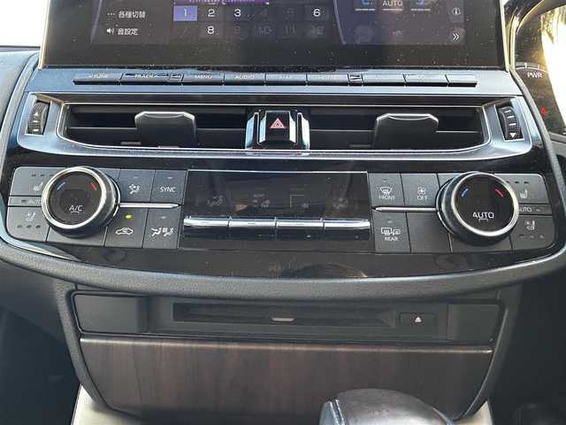 トヨタ クラウン ハイブリッド G－エグゼクティブ Four 福井県 2021(令3)年 8万km プレシャスホワイトパール 4WD/純正12.3型ナビ/フルセグTV/パノラミックビューモニター/ビルトインETC2.0/純正ドライブレコーダー/レーダークルーズコントロール/クリアランスソナー/セーフティセンス/・衝突被害軽減ブレーキ/・車線逸脱防止支援/・アダプティブハイビーム/・標識認識/・先行車発進告知機能/・ドライバー異常時対応システム/ブラインドスポットモニター/パーキングサポートブレーキ/デジタルインナーミラー/3眼LEDヘッドランプ/デュアルオートエアコン/革巻きステアリング/ステアリングヒーター/純正OPグレー革シート/全席パワーシート/シートヒーター/前席シートベンチレーション/運転席ポジションメモリー/純正18インチアルミホイール/スマートキー/プッシュエンジンスタート/禁煙車