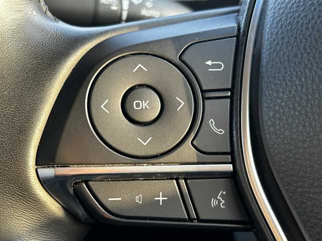 トヨタ クラウン ハイブリッド G－エグゼクティブ Four 福井県 2021(令3)年 8万km プレシャスホワイトパール 4WD/純正12.3型ナビ/フルセグTV/パノラミックビューモニター/ビルトインETC2.0/純正ドライブレコーダー/レーダークルーズコントロール/クリアランスソナー/セーフティセンス/・衝突被害軽減ブレーキ/・車線逸脱防止支援/・アダプティブハイビーム/・標識認識/・先行車発進告知機能/・ドライバー異常時対応システム/ブラインドスポットモニター/パーキングサポートブレーキ/デジタルインナーミラー/3眼LEDヘッドランプ/デュアルオートエアコン/革巻きステアリング/ステアリングヒーター/純正OPグレー革シート/全席パワーシート/シートヒーター/前席シートベンチレーション/運転席ポジションメモリー/純正18インチアルミホイール/スマートキー/プッシュエンジンスタート/禁煙車