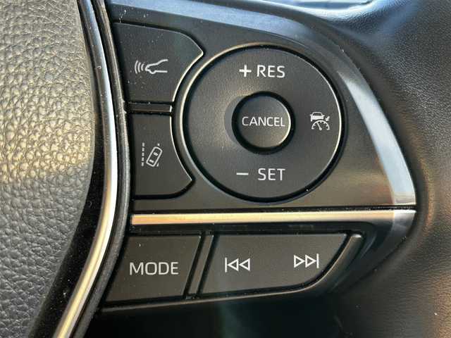 トヨタ クラウン ハイブリッド G－エグゼクティブ Four 福井県 2021(令3)年 8万km プレシャスホワイトパール 4WD/純正12.3型ナビ/フルセグTV/パノラミックビューモニター/ビルトインETC2.0/純正ドライブレコーダー/レーダークルーズコントロール/クリアランスソナー/セーフティセンス/・衝突被害軽減ブレーキ/・車線逸脱防止支援/・アダプティブハイビーム/・標識認識/・先行車発進告知機能/・ドライバー異常時対応システム/ブラインドスポットモニター/パーキングサポートブレーキ/デジタルインナーミラー/3眼LEDヘッドランプ/デュアルオートエアコン/革巻きステアリング/ステアリングヒーター/純正OPグレー革シート/全席パワーシート/シートヒーター/前席シートベンチレーション/運転席ポジションメモリー/純正18インチアルミホイール/スマートキー/プッシュエンジンスタート/禁煙車