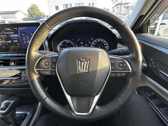 トヨタ クラウン ハイブリッド G－エグゼクティブ Four 福井県 2021(令3)年 8万km プレシャスホワイトパール 4WD/純正12.3型ナビ/フルセグTV/パノラミックビューモニター/ビルトインETC2.0/純正ドライブレコーダー/レーダークルーズコントロール/クリアランスソナー/セーフティセンス/・衝突被害軽減ブレーキ/・車線逸脱防止支援/・アダプティブハイビーム/・標識認識/・先行車発進告知機能/・ドライバー異常時対応システム/ブラインドスポットモニター/パーキングサポートブレーキ/デジタルインナーミラー/3眼LEDヘッドランプ/デュアルオートエアコン/革巻きステアリング/ステアリングヒーター/純正OPグレー革シート/全席パワーシート/シートヒーター/前席シートベンチレーション/運転席ポジションメモリー/純正18インチアルミホイール/スマートキー/プッシュエンジンスタート/禁煙車