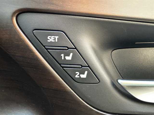 トヨタ クラウン ハイブリッド G－エグゼクティブ Four 福井県 2021(令3)年 8万km プレシャスホワイトパール 4WD/純正12.3型ナビ/フルセグTV/パノラミックビューモニター/ビルトインETC2.0/純正ドライブレコーダー/レーダークルーズコントロール/クリアランスソナー/セーフティセンス/・衝突被害軽減ブレーキ/・車線逸脱防止支援/・アダプティブハイビーム/・標識認識/・先行車発進告知機能/・ドライバー異常時対応システム/ブラインドスポットモニター/パーキングサポートブレーキ/デジタルインナーミラー/3眼LEDヘッドランプ/デュアルオートエアコン/革巻きステアリング/ステアリングヒーター/純正OPグレー革シート/全席パワーシート/シートヒーター/前席シートベンチレーション/運転席ポジションメモリー/純正18インチアルミホイール/スマートキー/プッシュエンジンスタート/禁煙車