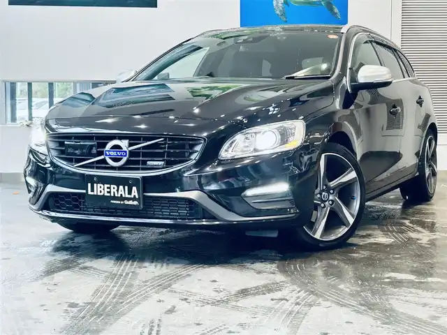 ボルボ Ｖ６０ T4 Rデザイン 大阪府 2014(平26)年 5.6万km 黒 シティセーフティ/ACC/BLIS/純正ナビ/TV/バックカメラ/クリアランスソナー/パドルシフト/ETC/ドラレコ/レーダー探知機/スマートキー/ルーフレール/黒革/パワーシート/Dシートメモリ/シートヒーター/純正18インチAW/HIDヘッドライト