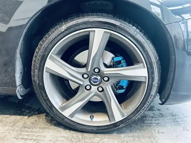 ボルボ Ｖ６０ T4 Rデザイン 大阪府 2014(平26)年 5.6万km 黒 シティセーフティ/ACC/BLIS/純正ナビ/TV/バックカメラ/クリアランスソナー/パドルシフト/ETC/ドラレコ/レーダー探知機/スマートキー/ルーフレール/黒革/パワーシート/Dシートメモリ/シートヒーター/純正18インチAW/HIDヘッドライト