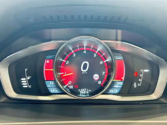 ボルボ Ｖ６０ T4 Rデザイン 大阪府 2014(平26)年 5.6万km 黒 シティセーフティ/ACC/BLIS/純正ナビ/TV/バックカメラ/クリアランスソナー/パドルシフト/ETC/ドラレコ/レーダー探知機/スマートキー/ルーフレール/黒革/パワーシート/Dシートメモリ/シートヒーター/純正18インチAW/HIDヘッドライト