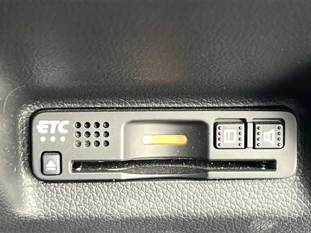 ホンダ シャトル ハイブリッド ホンダセンシング 石川県 2020(令2)年 1.2万km プラチナホワイトパール SDナビ/バックカメラ/ETC/スマートキー/LEDヘッドライト/レーンキープアシスト/横滑り防止装置/衝突被害軽減システム/W＋サイド＋カーテンエアバック/純正フロアマット/純正アルミホイール