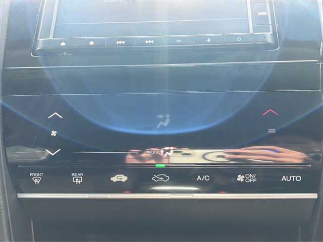 ホンダ シャトル ハイブリッド ホンダセンシング 石川県 2020(令2)年 1.2万km プラチナホワイトパール SDナビ/バックカメラ/ETC/スマートキー/LEDヘッドライト/レーンキープアシスト/横滑り防止装置/衝突被害軽減システム/W＋サイド＋カーテンエアバック/純正フロアマット/純正アルミホイール