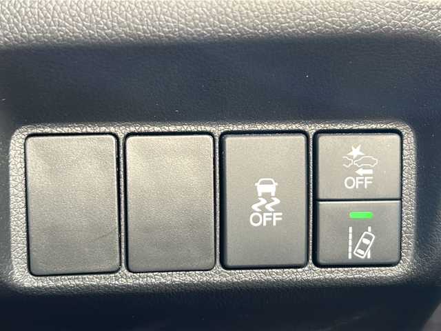 ホンダ シャトル ハイブリッド ホンダセンシング 石川県 2020(令2)年 1.2万km プラチナホワイトパール SDナビ/バックカメラ/ETC/スマートキー/LEDヘッドライト/レーンキープアシスト/横滑り防止装置/衝突被害軽減システム/W＋サイド＋カーテンエアバック/純正フロアマット/純正アルミホイール