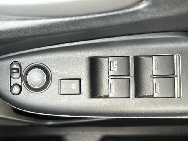 ホンダ シャトル ハイブリッド ホンダセンシング 石川県 2020(令2)年 1.2万km プラチナホワイトパール SDナビ/バックカメラ/ETC/スマートキー/LEDヘッドライト/レーンキープアシスト/横滑り防止装置/衝突被害軽減システム/W＋サイド＋カーテンエアバック/純正フロアマット/純正アルミホイール