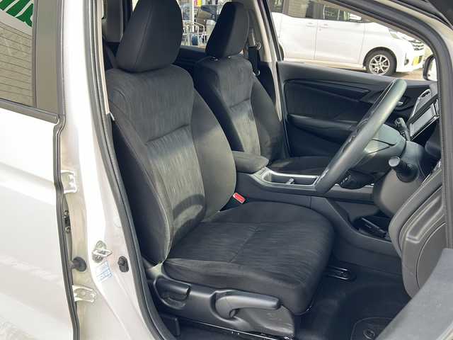 ホンダ シャトル ハイブリッド ホンダセンシング 石川県 2020(令2)年 1.2万km プラチナホワイトパール SDナビ/バックカメラ/ETC/スマートキー/LEDヘッドライト/レーンキープアシスト/横滑り防止装置/衝突被害軽減システム/W＋サイド＋カーテンエアバック/純正フロアマット/純正アルミホイール