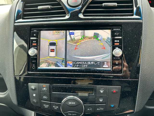 日産 セレナ HWS S HV Vセレ +SeftyⅡ 東京都 2015(平27)年 5.2万km ブリリアントシルバー 純正ナビ　MC315D-W/ ＜フルセグTV/DVD/CD/Bluetooth/SD＞/全方位モニター/ETC/両側パワースライド/クルーズコントロール/エマージェンシーブレーキ/踏み間違い衝突防止アシスト/車線逸脱警報/スペアキー/革巻きステアリング/ステアリングスイッチ/電動格納ミラー/純正フロアマット/ドアバイザー/取扱説明書/保証書