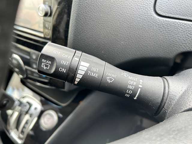 日産 セレナ HWS S HV Vセレ +SeftyⅡ 東京都 2015(平27)年 5.2万km ブリリアントシルバー 純正ナビ　MC315D-W/ ＜フルセグTV/DVD/CD/Bluetooth/SD＞/全方位モニター/ETC/両側パワースライド/クルーズコントロール/エマージェンシーブレーキ/踏み間違い衝突防止アシスト/車線逸脱警報/スペアキー/革巻きステアリング/ステアリングスイッチ/電動格納ミラー/純正フロアマット/ドアバイザー/取扱説明書/保証書