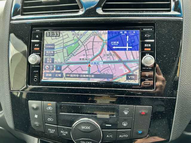 日産 セレナ HWS S HV Vセレ +SeftyⅡ 東京都 2015(平27)年 5.2万km ブリリアントシルバー 純正ナビ　MC315D-W/ ＜フルセグTV/DVD/CD/Bluetooth/SD＞/全方位モニター/ETC/両側パワースライド/クルーズコントロール/エマージェンシーブレーキ/踏み間違い衝突防止アシスト/車線逸脱警報/スペアキー/革巻きステアリング/ステアリングスイッチ/電動格納ミラー/純正フロアマット/ドアバイザー/取扱説明書/保証書