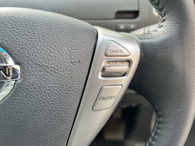 日産 セレナ HWS S HV Vセレ +SeftyⅡ 東京都 2015(平27)年 5.2万km ブリリアントシルバー 純正ナビ　MC315D-W/ ＜フルセグTV/DVD/CD/Bluetooth/SD＞/全方位モニター/ETC/両側パワースライド/クルーズコントロール/エマージェンシーブレーキ/踏み間違い衝突防止アシスト/車線逸脱警報/スペアキー/革巻きステアリング/ステアリングスイッチ/電動格納ミラー/純正フロアマット/ドアバイザー/取扱説明書/保証書