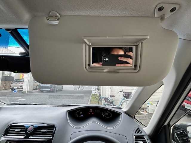 日産 セレナ HWS S HV Vセレ +SeftyⅡ 東京都 2015(平27)年 5.2万km ブリリアントシルバー 純正ナビ　MC315D-W/ ＜フルセグTV/DVD/CD/Bluetooth/SD＞/全方位モニター/ETC/両側パワースライド/クルーズコントロール/エマージェンシーブレーキ/踏み間違い衝突防止アシスト/車線逸脱警報/スペアキー/革巻きステアリング/ステアリングスイッチ/電動格納ミラー/純正フロアマット/ドアバイザー/取扱説明書/保証書